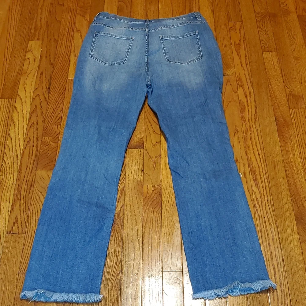 Fashion Nova size 18 distress jeans - Picture 7 of 9